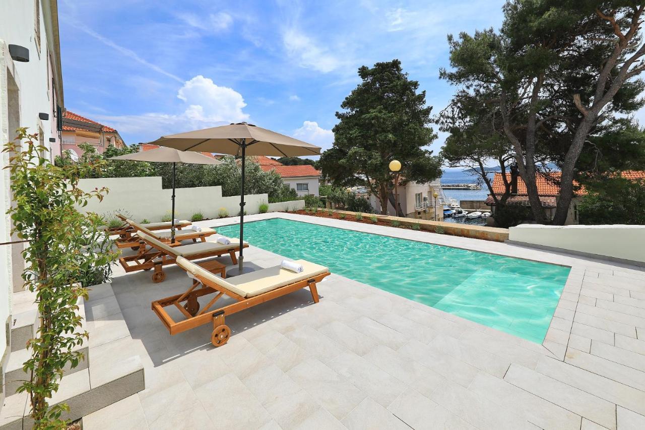 Villa Mira With A Heated Pool And A Sea View Božava Exterior foto